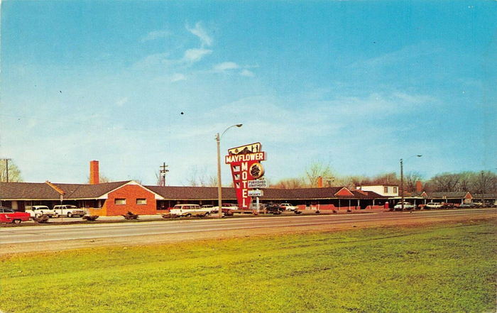 Mayflower Motel - Vintage Postcard (newer photo)